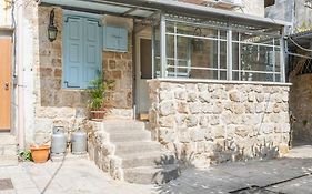Family Home In Acre
