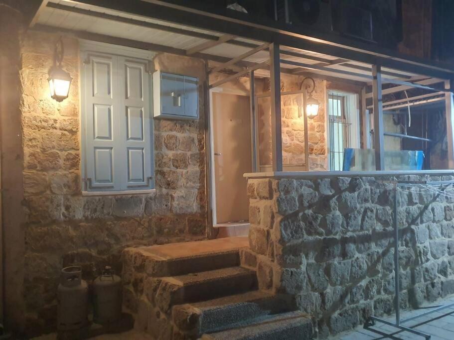 Family Home In Akkon Exterior foto